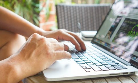 Trabalho das 9h às 18h está a ‘morrer’ e a culpa é dos nómadas digitais